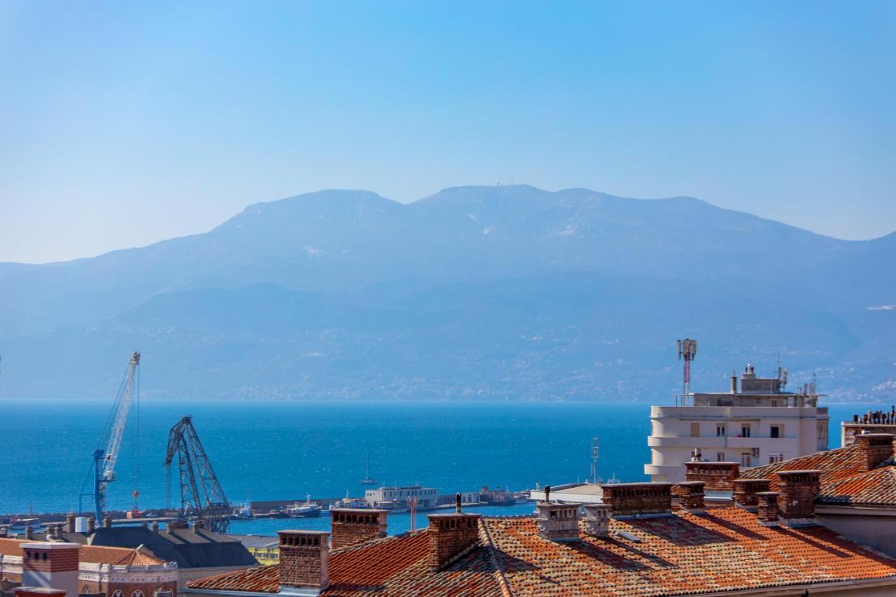 Aenei Delux Apartamento Rijeka Exterior foto
